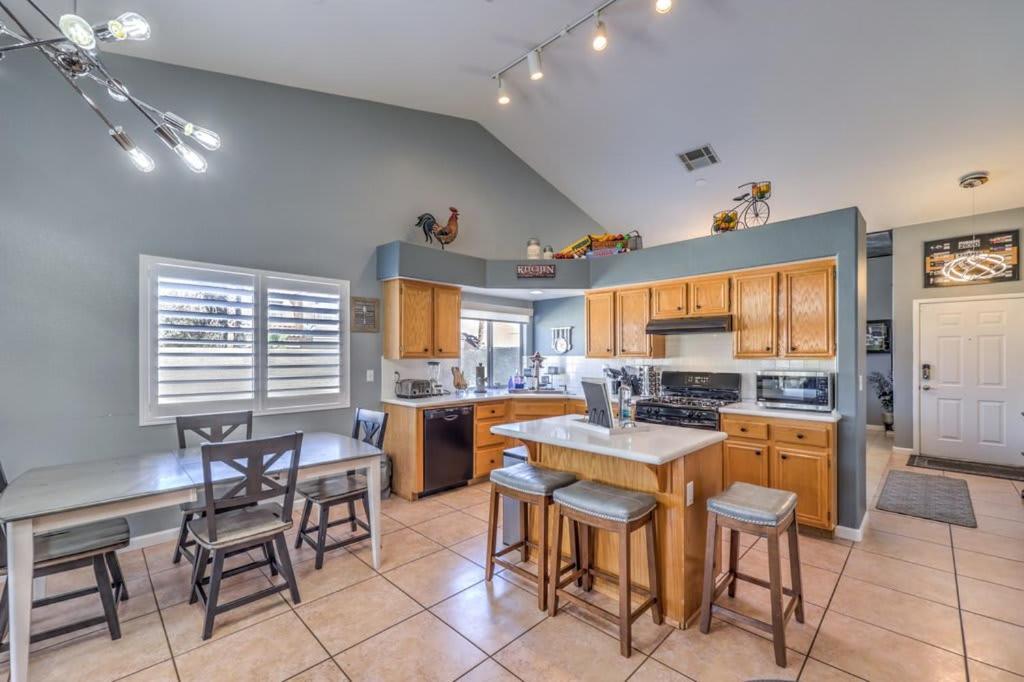 Family Fun For Everyone In Las Vegas- 4 Bedrooms, Billiards, Game Room Henderson Exteriör bild